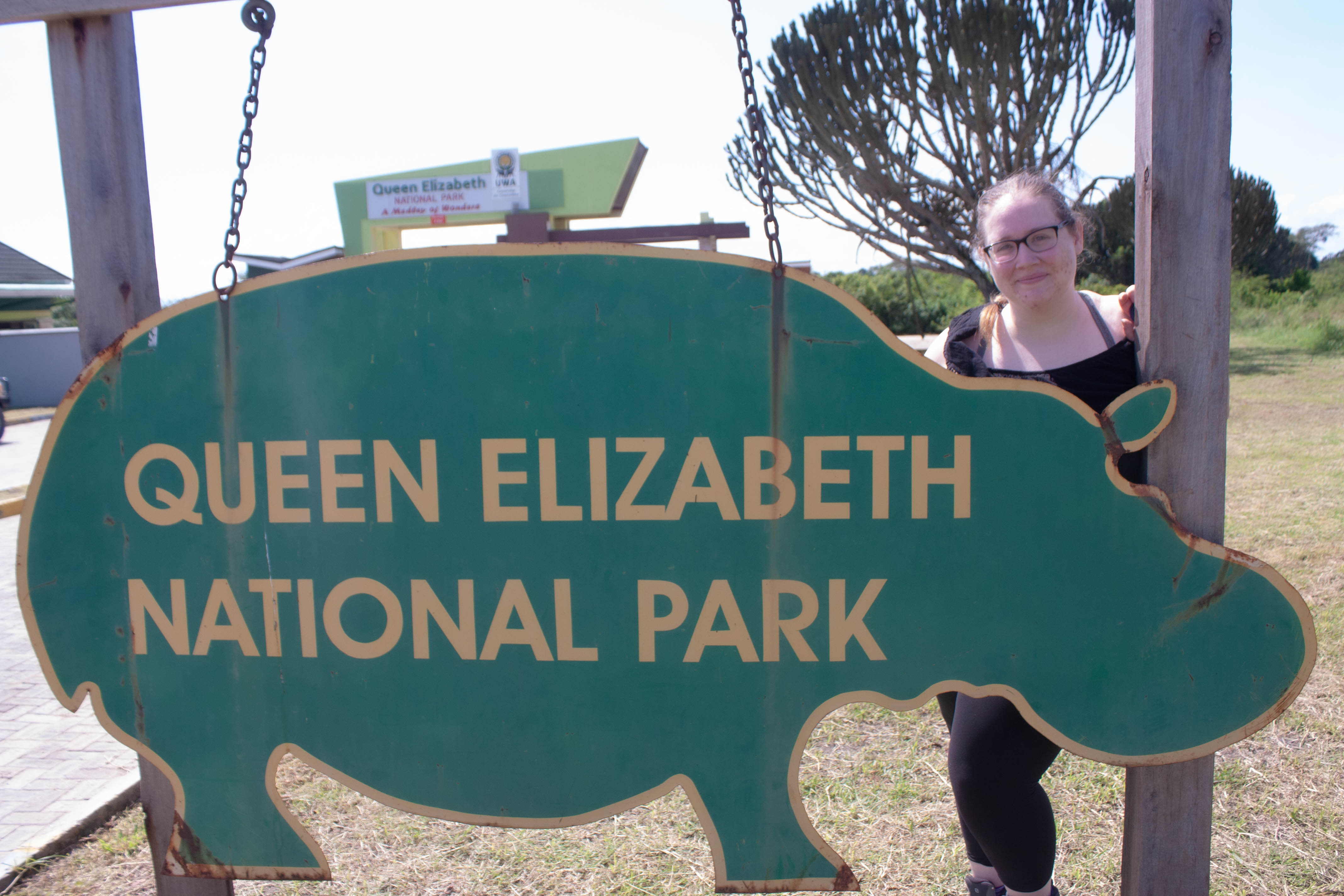 Kristen, Leiterin der Kundenbetreuung bei Jambo, an Tag 2 der Reise von Jambo und Classrooms for Africa nach Uganda. An Tag 2 besuchte das Team den Queen Elizabeth National Park